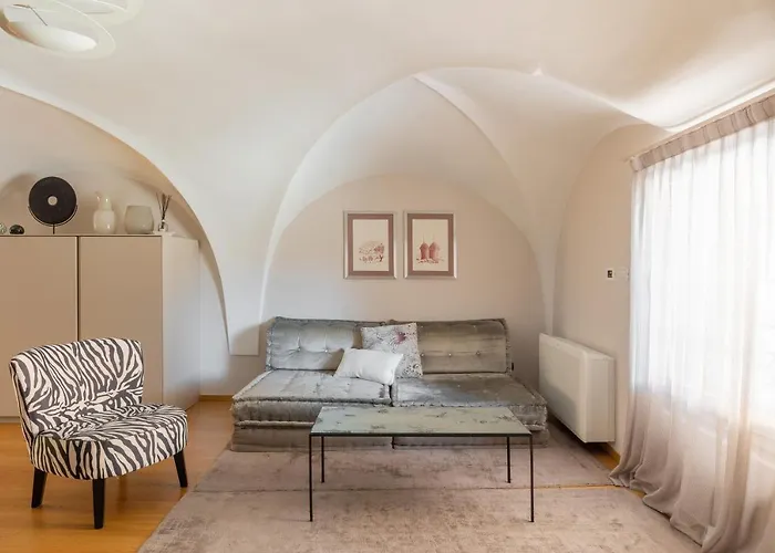 Santo Stefano Elegant Apartment By Wonderful Italy