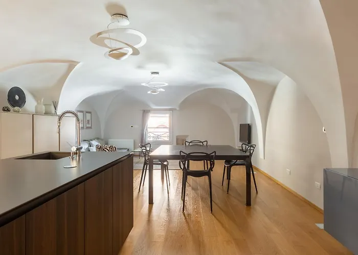 Santo Stefano Elegant Apartment By Wonderful Italy